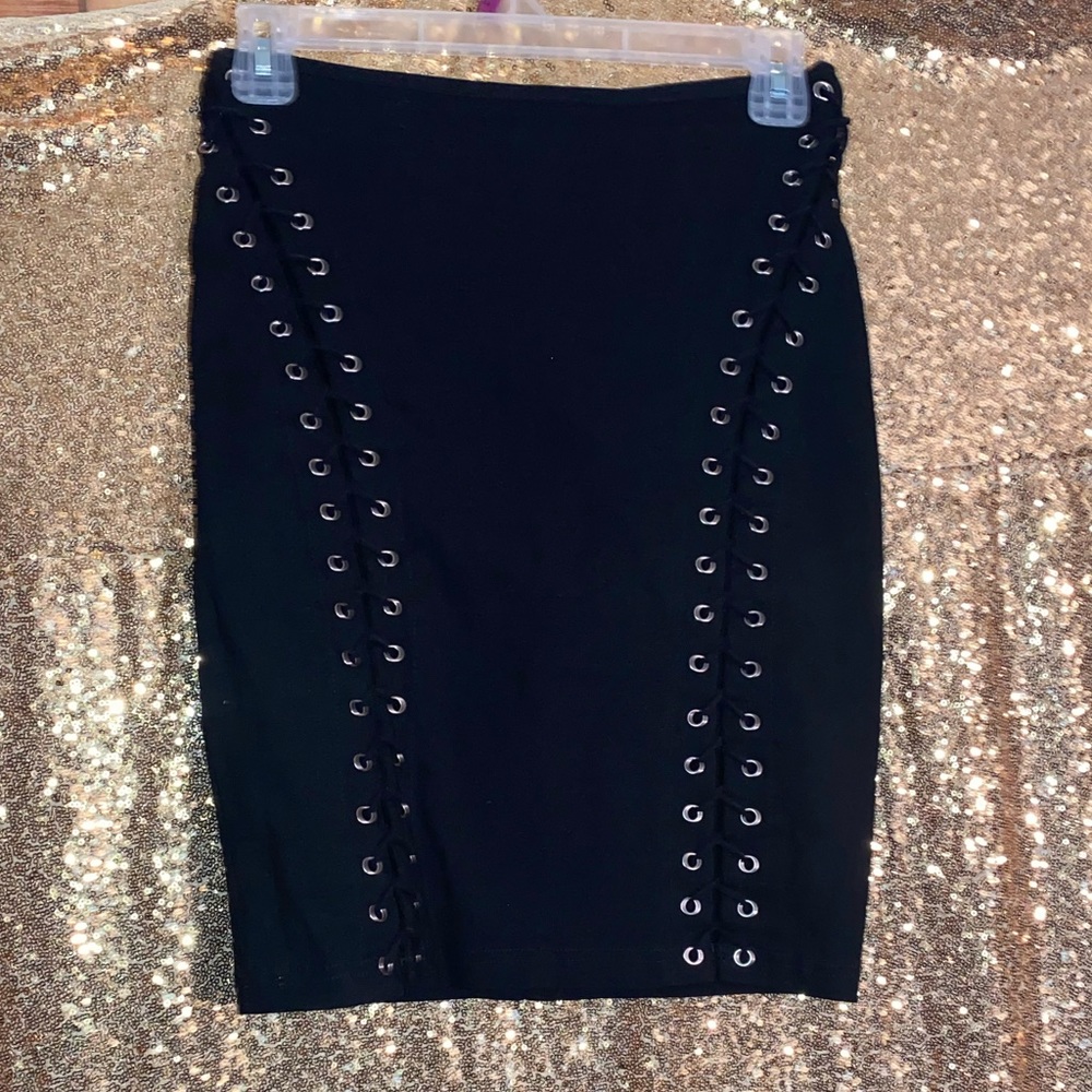 lace up skirt 🏴
